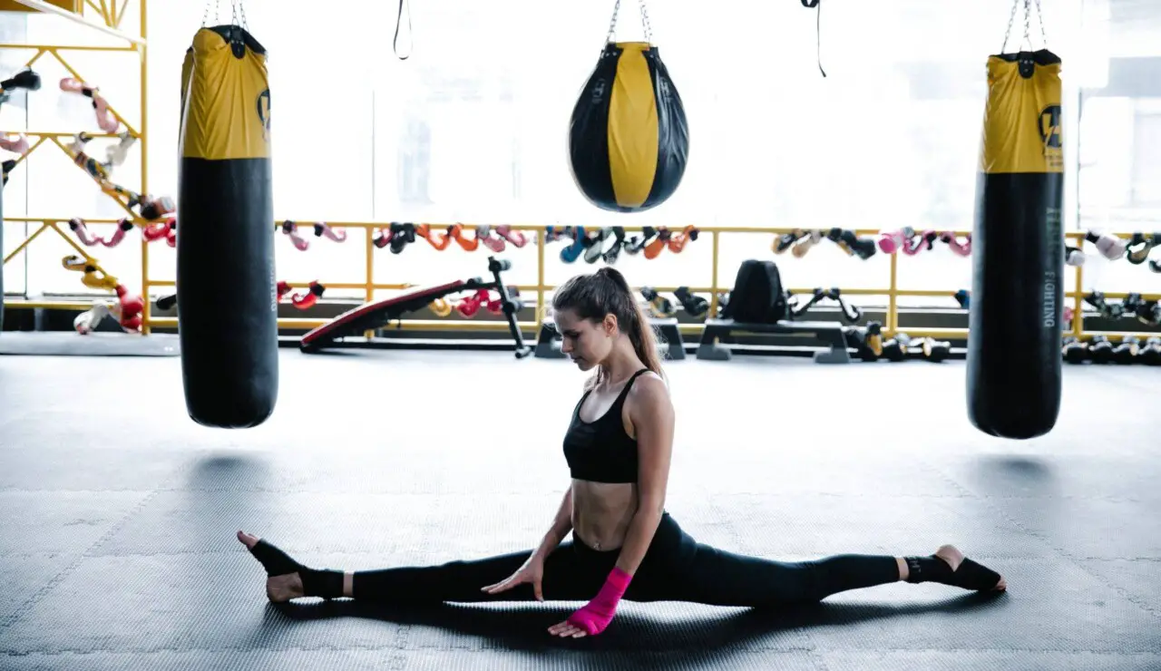 a woman doing the split