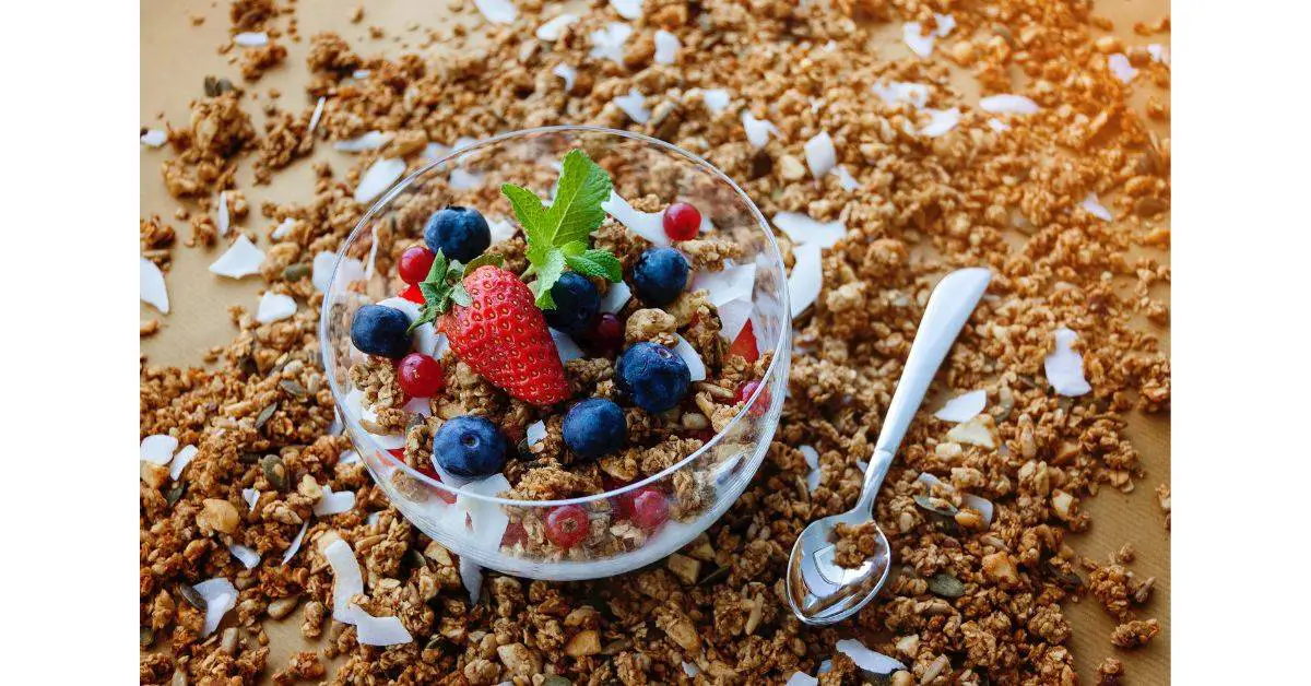 Granola with berries